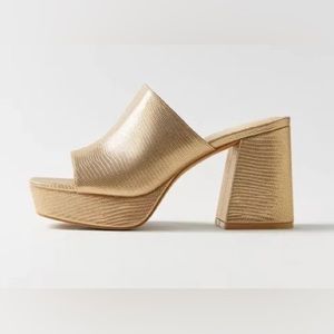 Urban Outfitters GiGi Croc platform golf mule